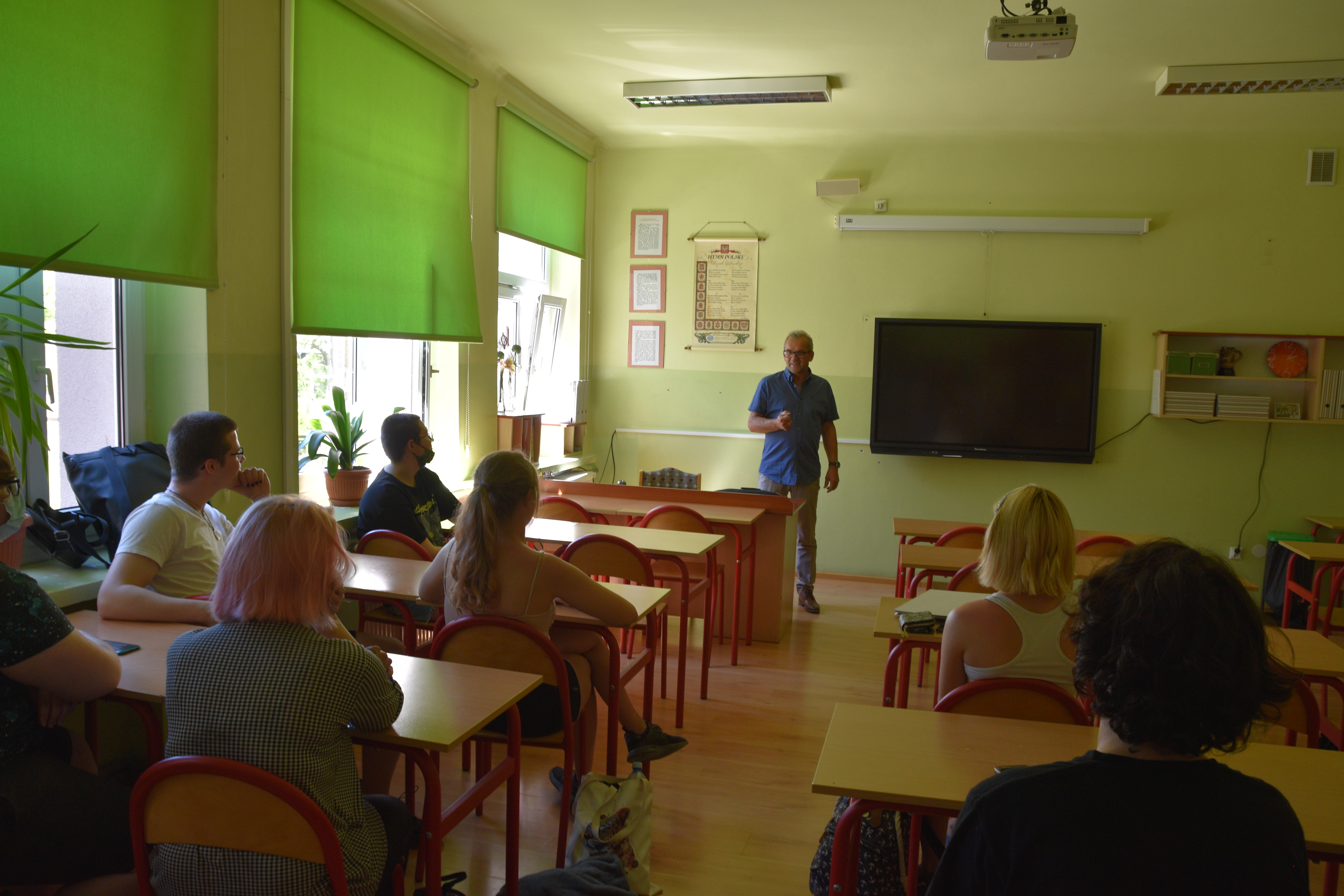 Zdjęcie przedstawia klasopracownie podzcas zajęć